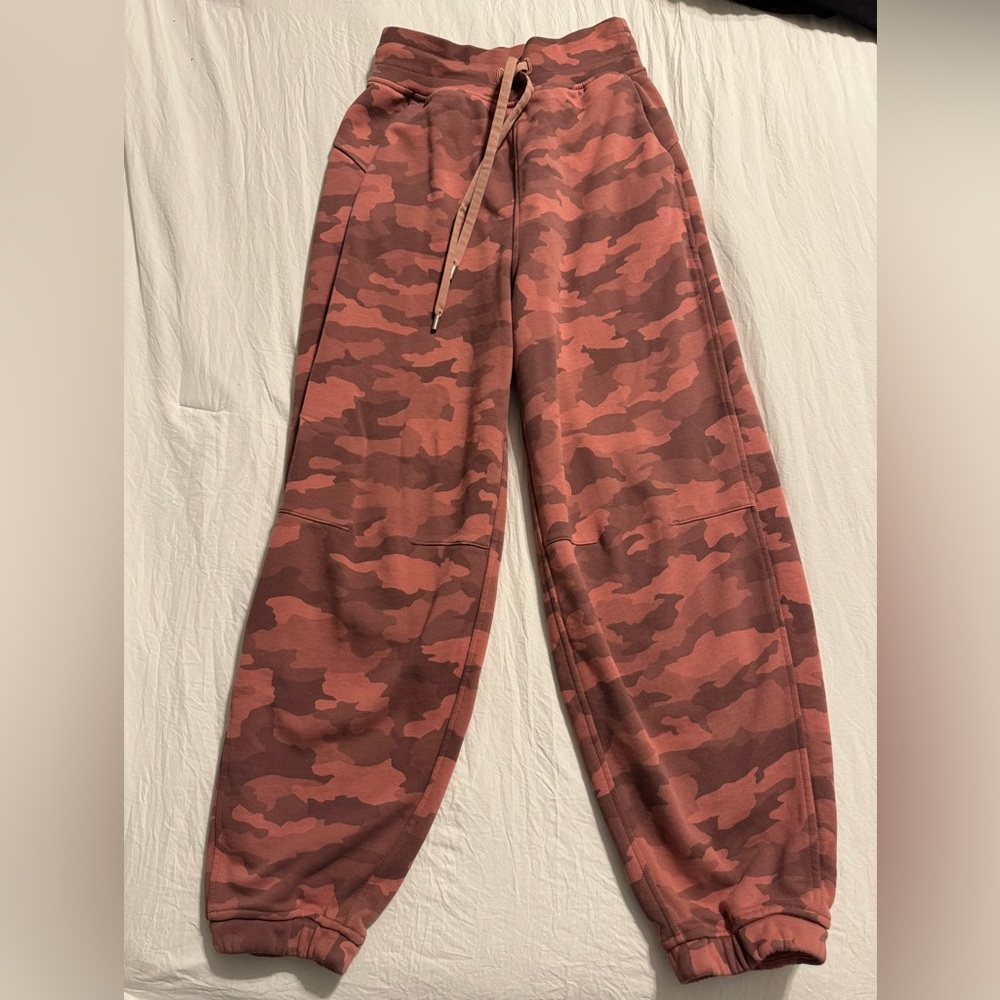 Lululemon high waisted sweat pants size 4
